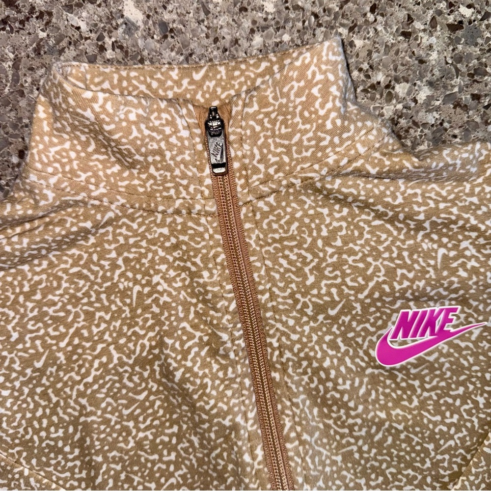 Nike l Kids' Notebook Allover Print Jacket And Leggings Set l Size: small (5/6) - Picture 5 of 12